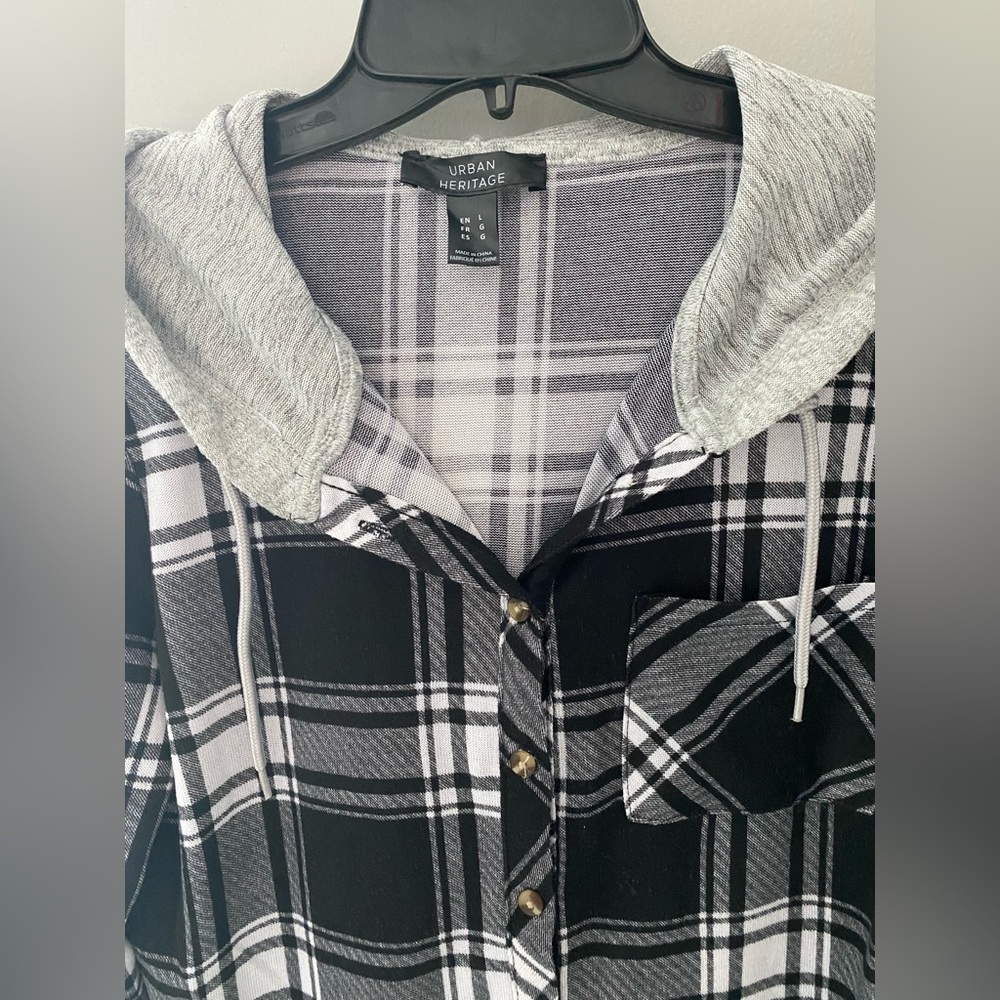 Urban Heritage - Black and white plaid button down long sleeve π€π€ - Picture 2 of 3
